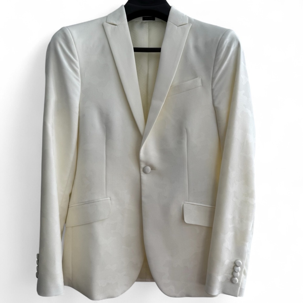 Elegant Off-White Tuxedo Blazer